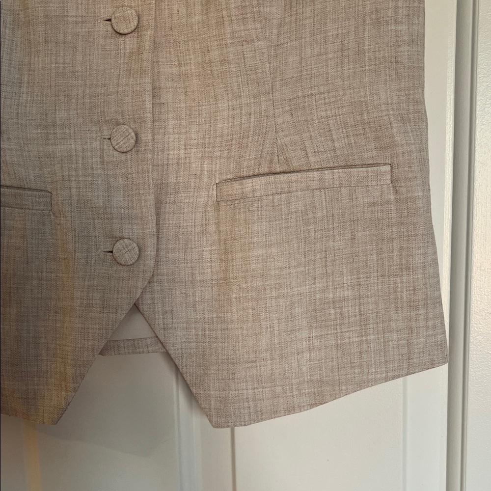 Abercrombie & Fitch Beige Sleeveless Vest - Picture 4 of 6